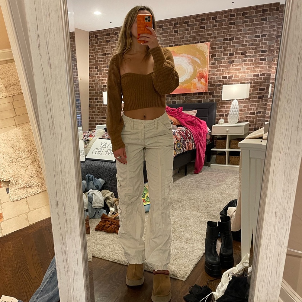 BDG cream y2k cargo pants! Come with top set!